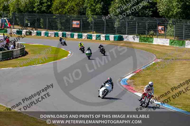 Vintage motorcycle club;eventdigitalimages;mallory park;mallory park trackday photographs;no limits trackdays;peter wileman photography;trackday digital images;trackday photos;vmcc festival 1000 bikes photographs